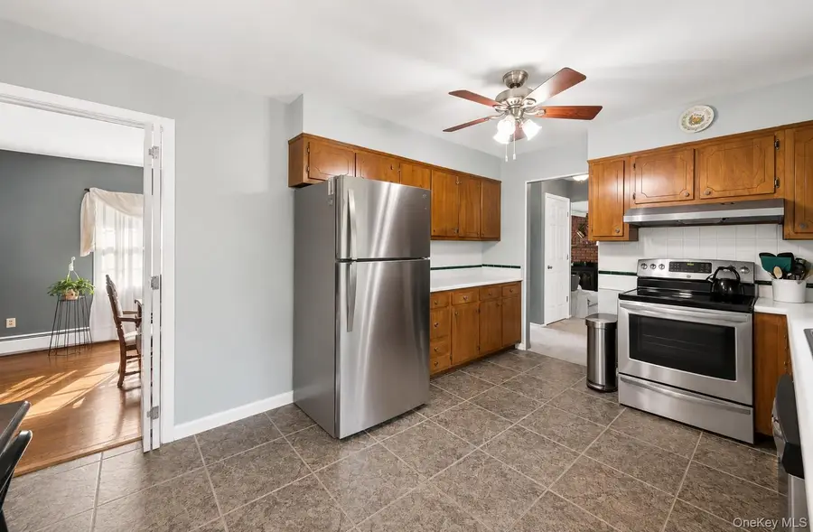 11 Lincoln Court, Copiague, NY 11726 - #2