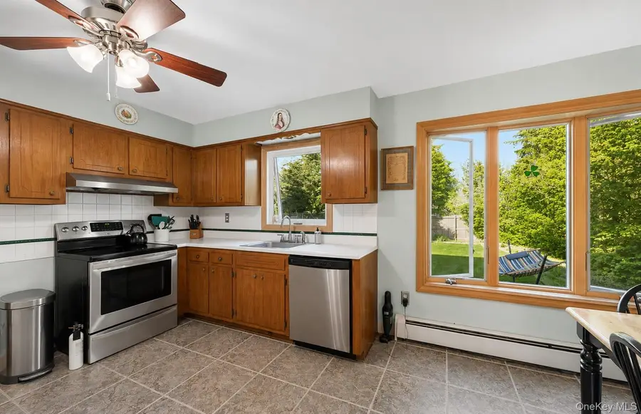 11 Lincoln Court, Copiague, NY 11726 - #3