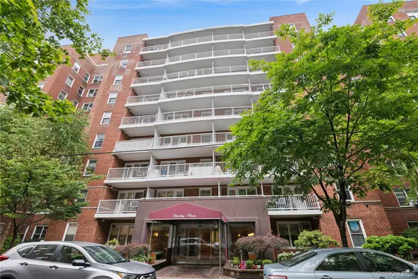 110-20 71st Road #707, Forest Hills, NY 11375