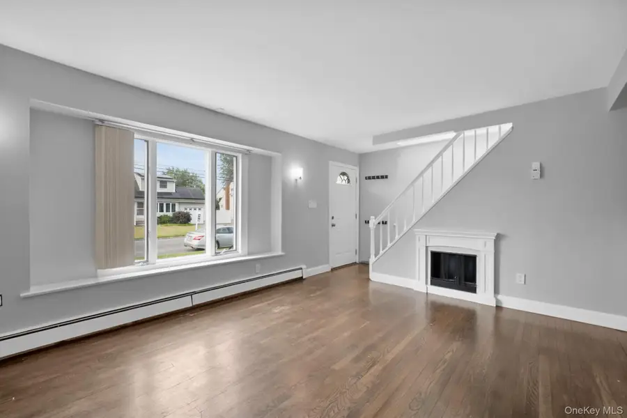 389 33rd Street, Lindenhurst, NY 11757 - #2