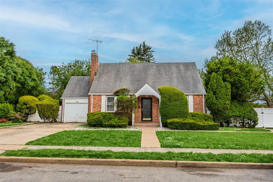 674 Henry Street, Uniondale, NY 11553 - #2