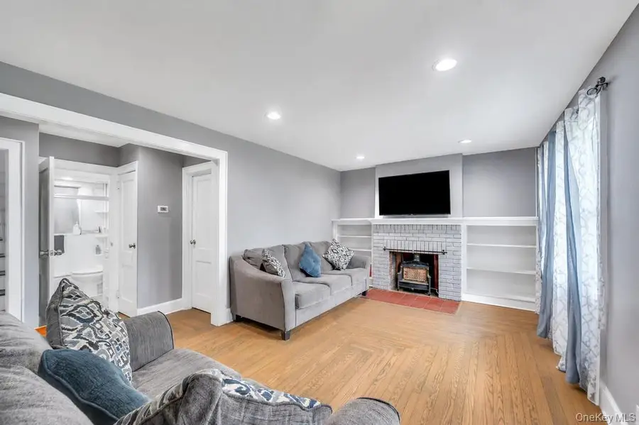 12 Mallar Avenue, Bay Shore, NY 11706 - #2