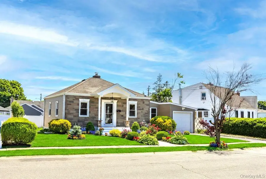 47 Walnut Avenue E, Farmingdale, NY 11735 - #2