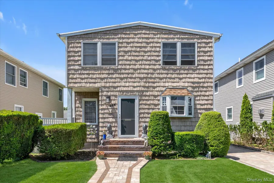 206 Arlington Street, Mineola, NY 11501 - #2