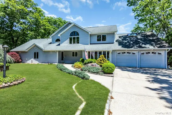23 Campus Lane, Ronkonkoma, NY 11779