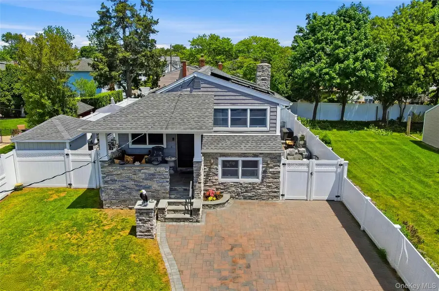 732 S 5th Street, Lindenhurst, NY 11757 - #3