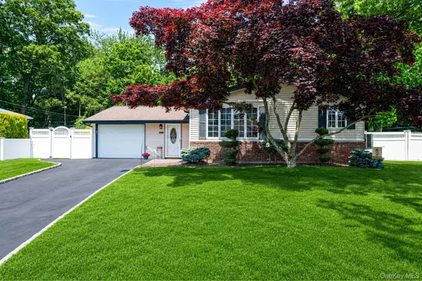 43 Dale Lane, Smithtown, NY 11787