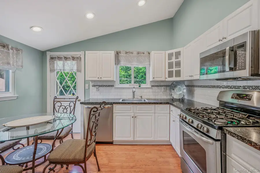 43 Dale Lane, Smithtown, NY 11787 - #3