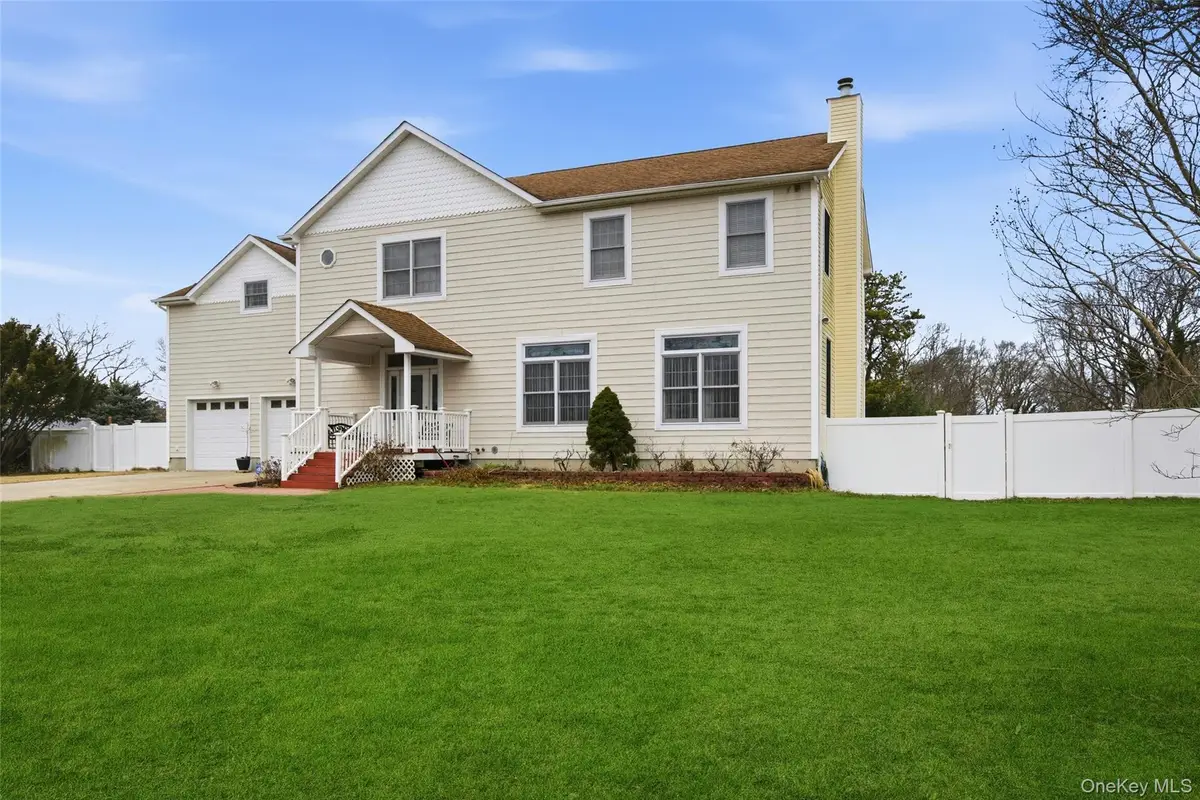 471 Southport Street, Ronkonkoma, NY 11779 - #1
