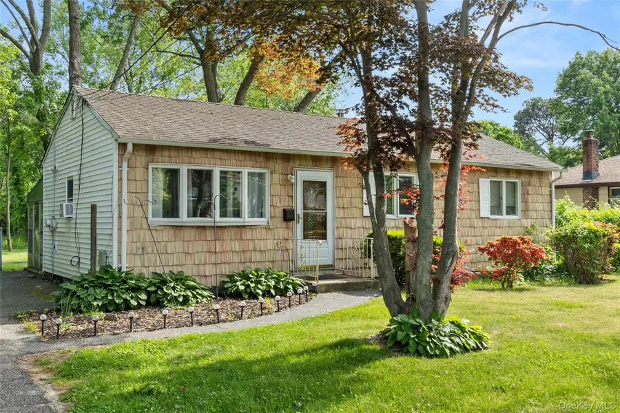70 E Lakeland Street, Bay Shore, NY 11706 - #2