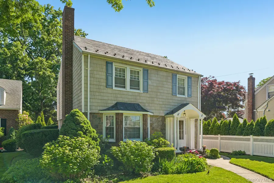 131 Floral Parkway, Floral Park, NY 11001 - #2