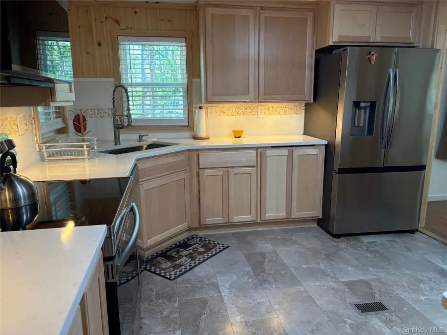 525/78 Riverleigh Ave, Riverhead, NY 11901 - #2