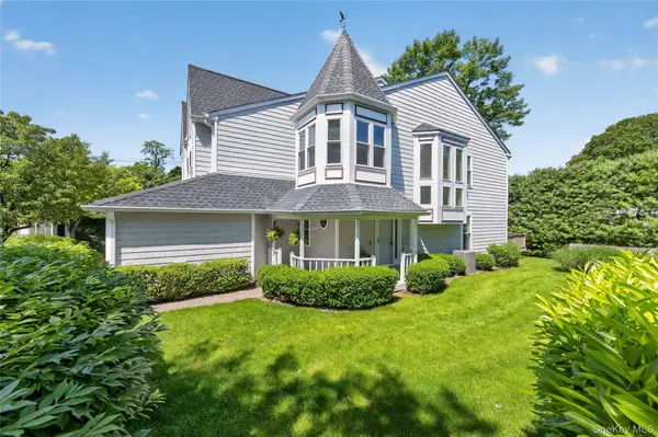 4 Parkridge Court, Huntington, NY 11743