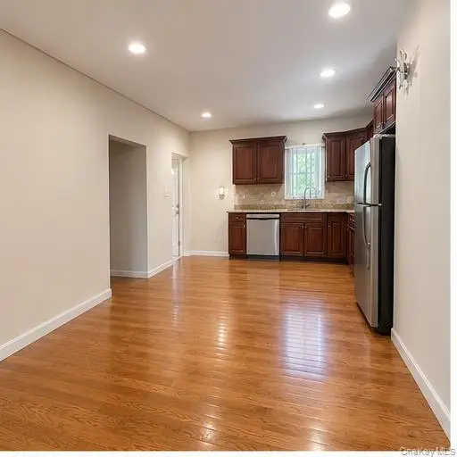 18 Elizabeth Court, Hempstead, NY 11550 - #2