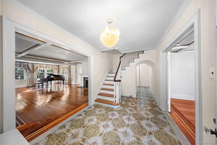 6954 Dartmouth Street, Forest Hills, NY 11375 - #2