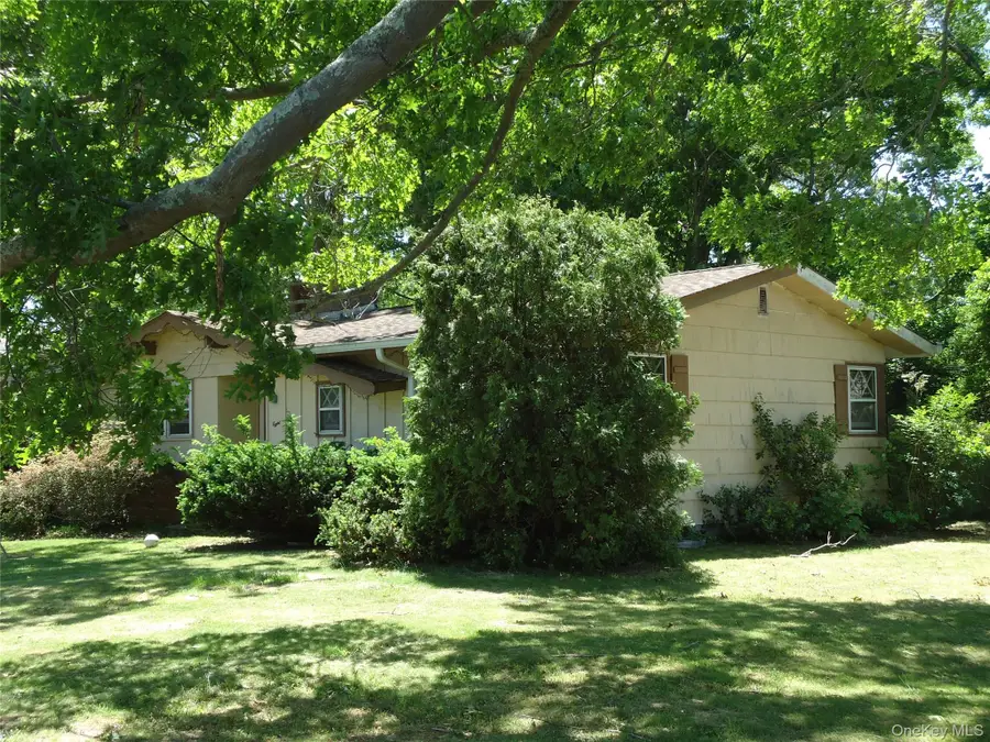 8 Graham Road, Hampton Bays, NY 11946 - #3
