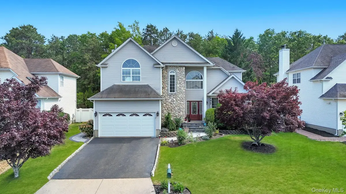 33 Peachtree Court, Holtsville, NY 11742 - #1