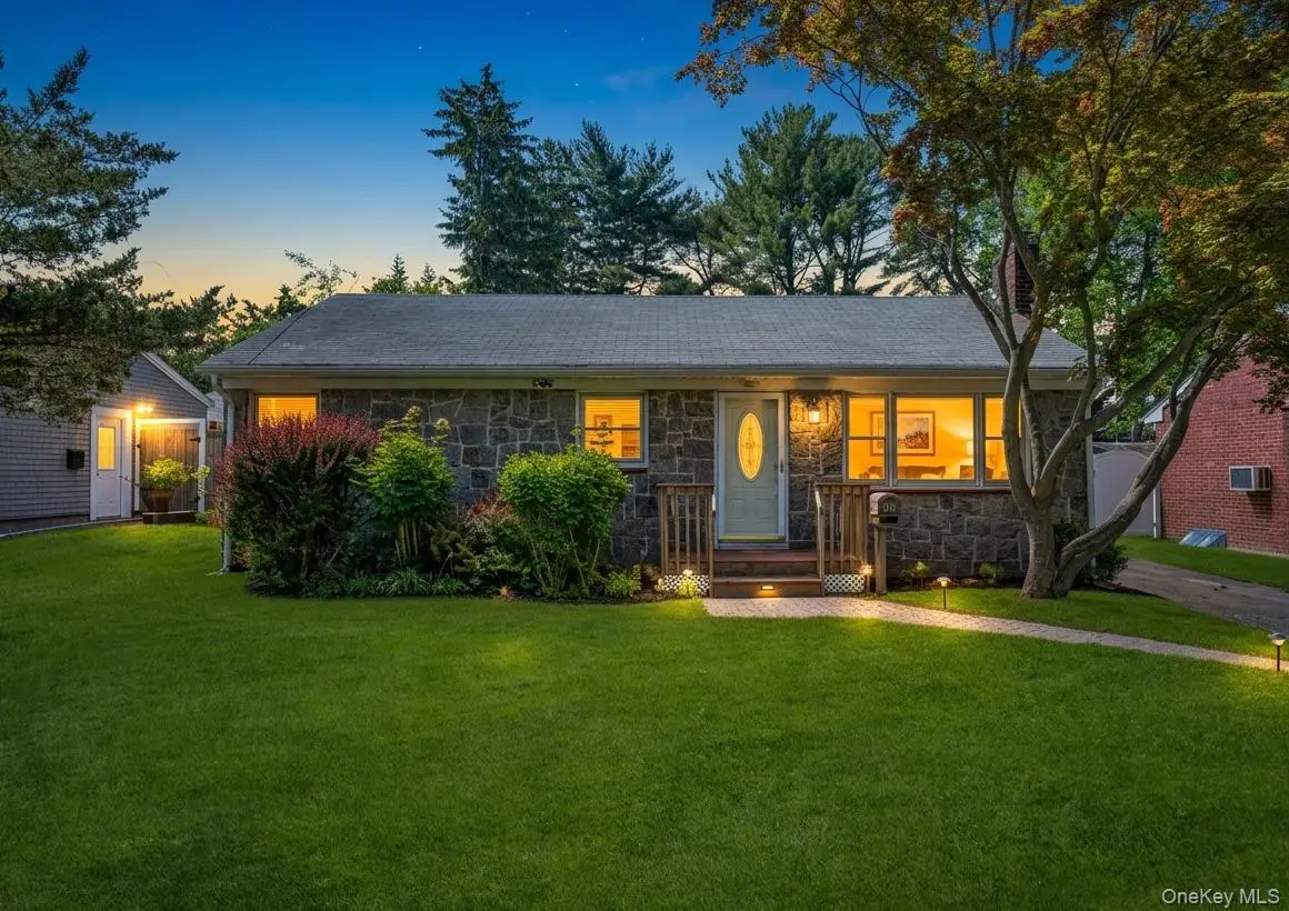 40 Fenwick Street, Greenlawn, NY 11740 - #1