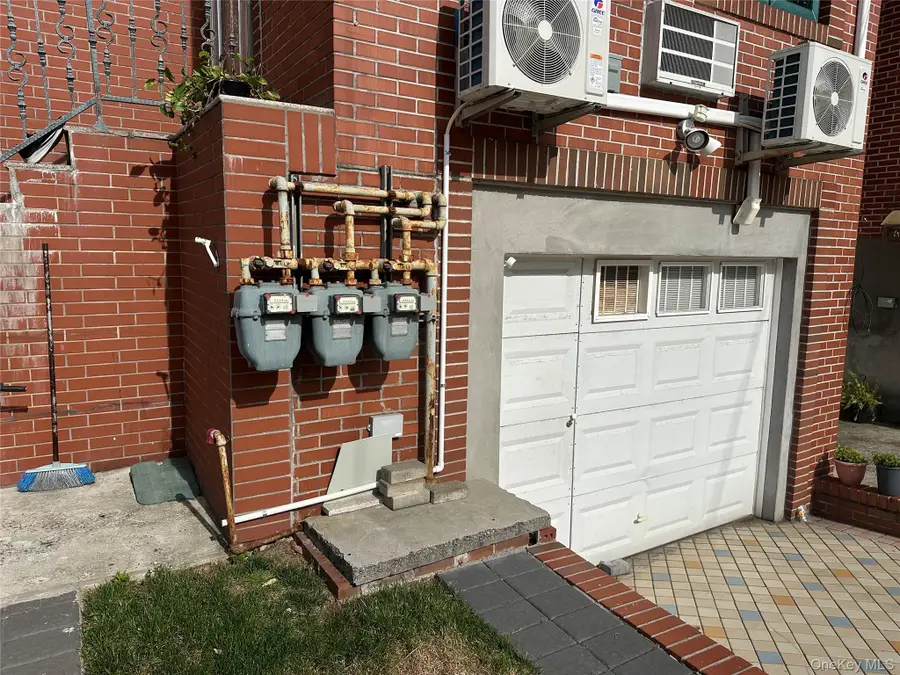 6111 159th Street, Fresh Meadows, NY 11365 - #3