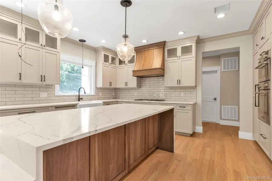 22 Northern Parkway E, Plainview, NY 11803 - #2