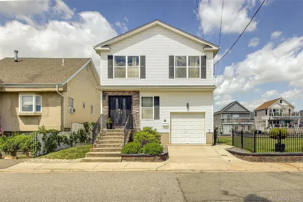 913 Arctic Street, Lindenhurst, NY 11757