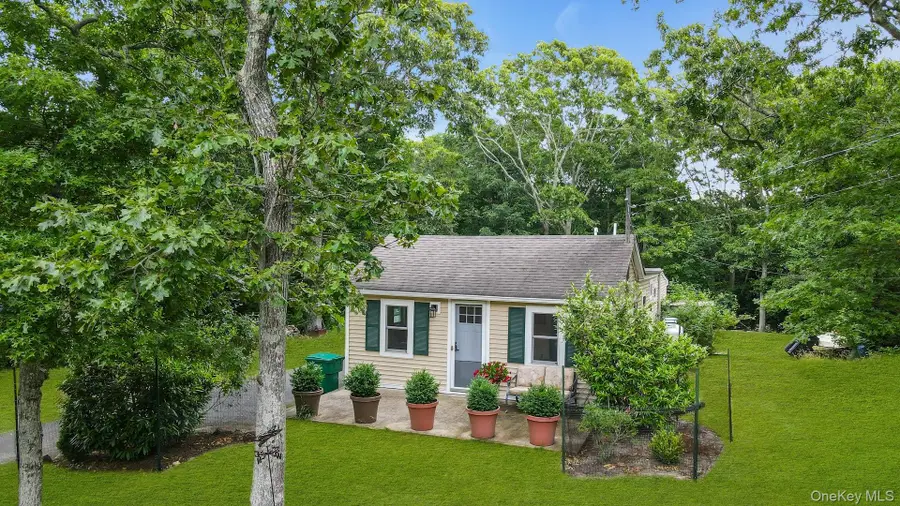156 Washington Heights Avenue, Hampton Bays, NY 11946 - #2