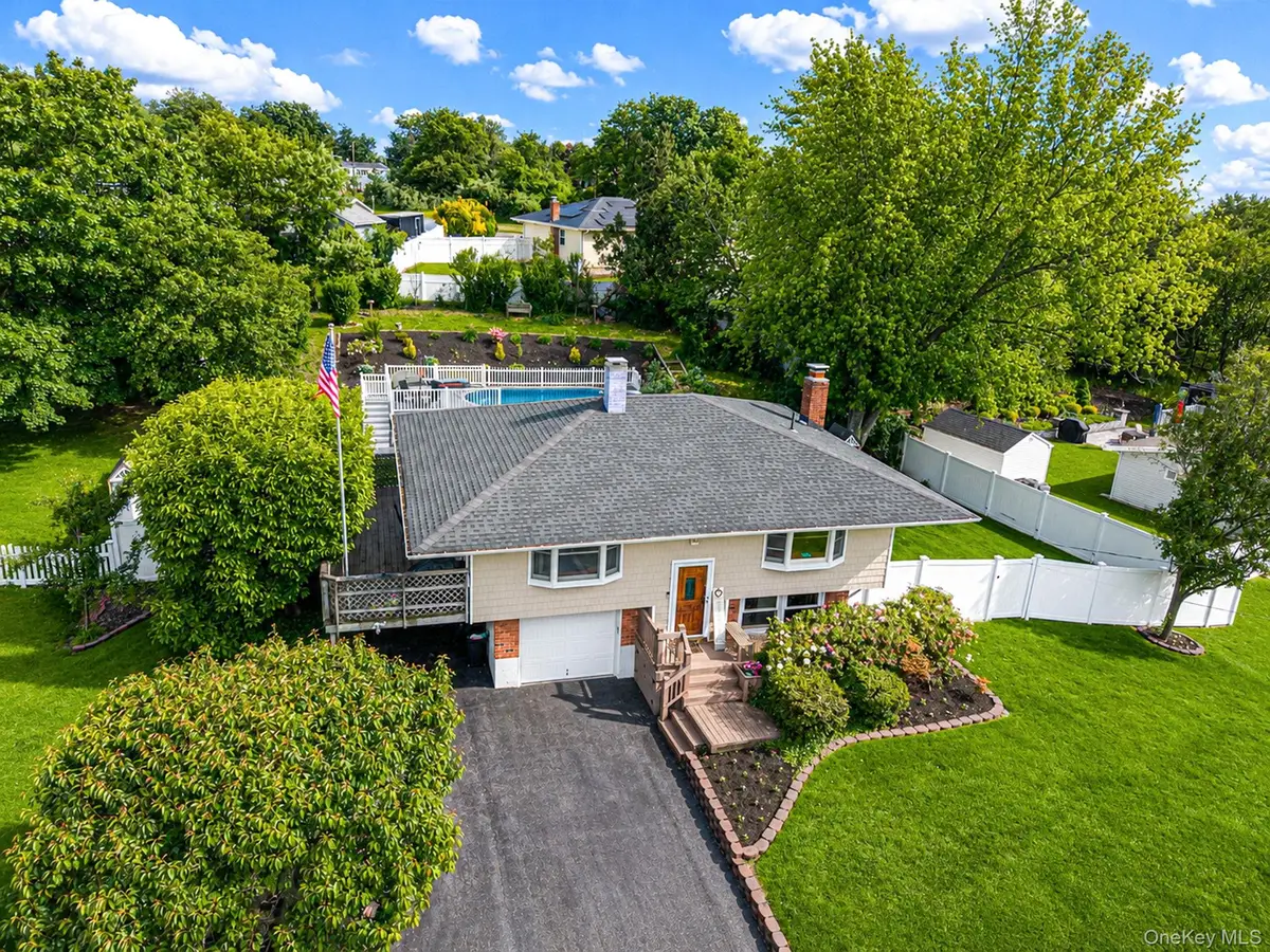 16 Lynx Lane, East Setauket, NY 11733 - #1