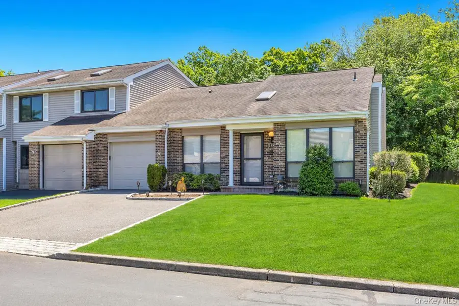 73 S Pond Lane, Smithtown, NY 11787 - #2