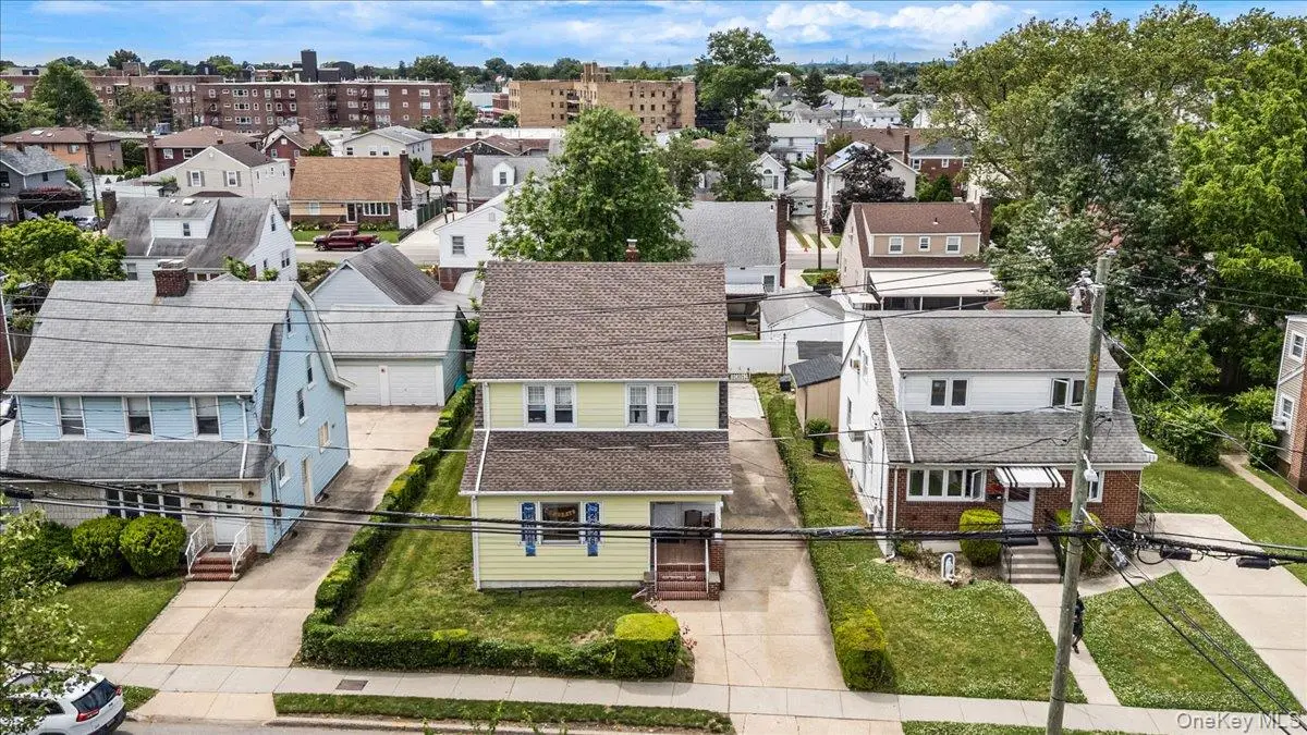 205 Roslyn Road, Mineola, NY 11501 - #1