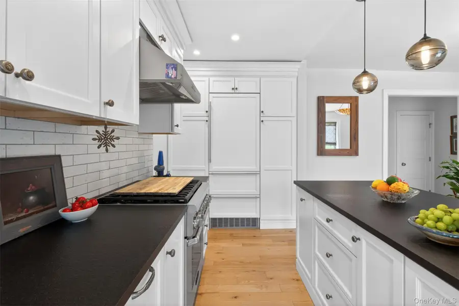 305 Sixth Avenue #2E, Pelham, NY 10803 - #3