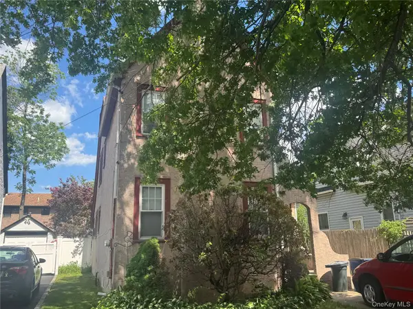 5 York Place, Merrick, NY 11566