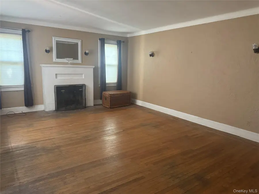 5 York Place, Merrick, NY 11566 - #3