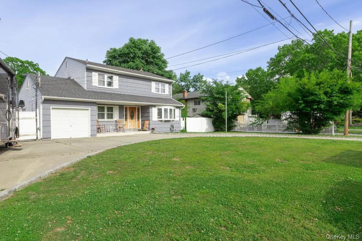 299 Mount Vernon Avenue, Medford, NY 11763 - #1