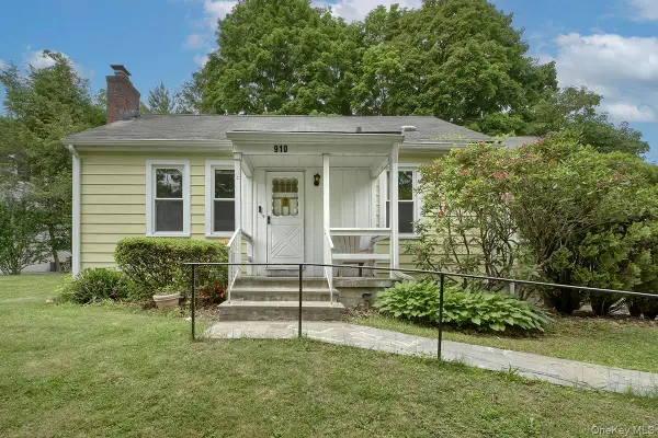 910 Linda Avenue, Thornwood, NY 10594