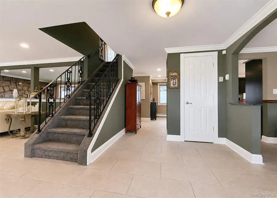 2 Sussex Lane, Lake Grove, NY 11755 - #2