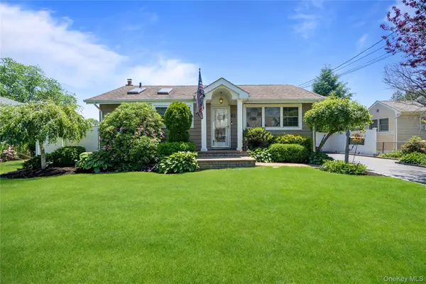 86 Claremont Avenue, West Babylon, NY 11704
