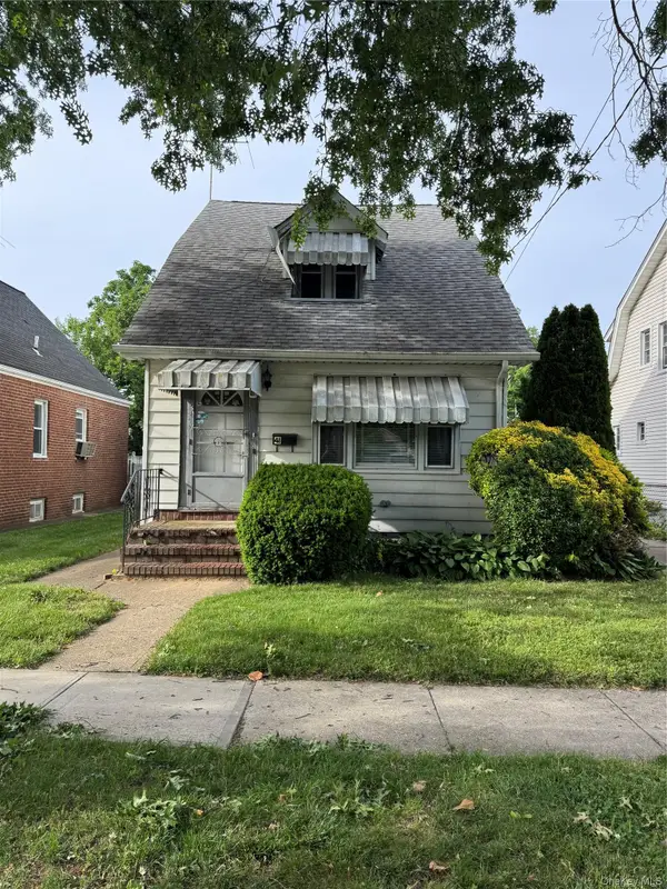 41 Stewart Street, Floral Park, NY 11001