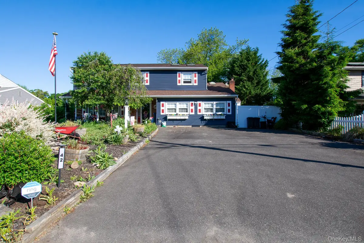 42 Ludlow Way, Oakdale, NY 11769 - #1