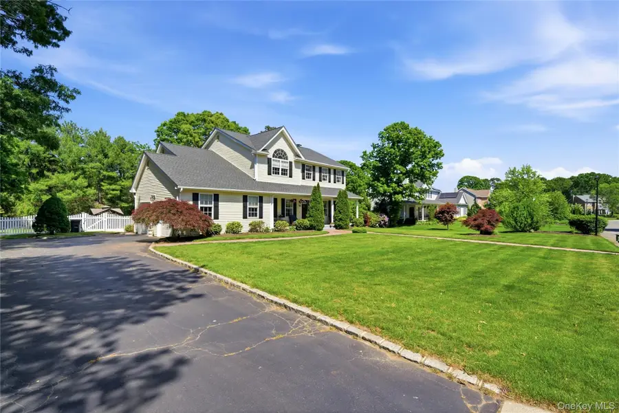 9 Ridgefield Drive, Shoreham, NY 11786 - #2