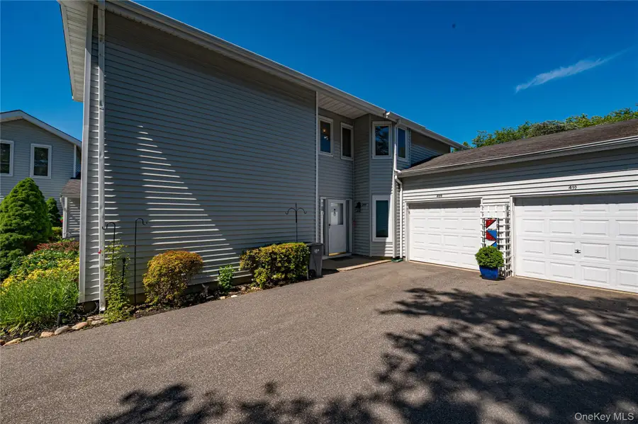409 Elton Court E, Saint James, NY 11780 - #3