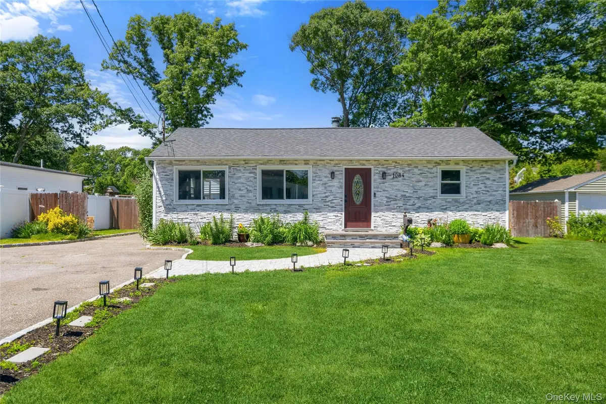 1084 Hyman Avenue, Bay Shore, NY 11706 - #1
