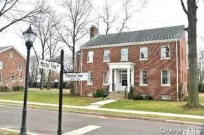315 Ellington Avenue E, Garden City, NY 11530