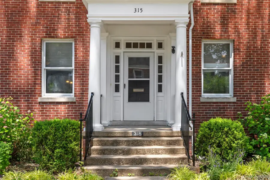 315 Ellington Avenue E, Garden City, NY 11530 - #2