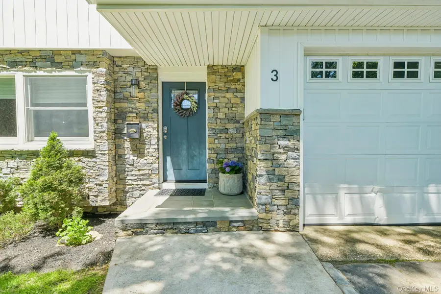 3 Walnut Place, Huntington, NY 11743 - #2
