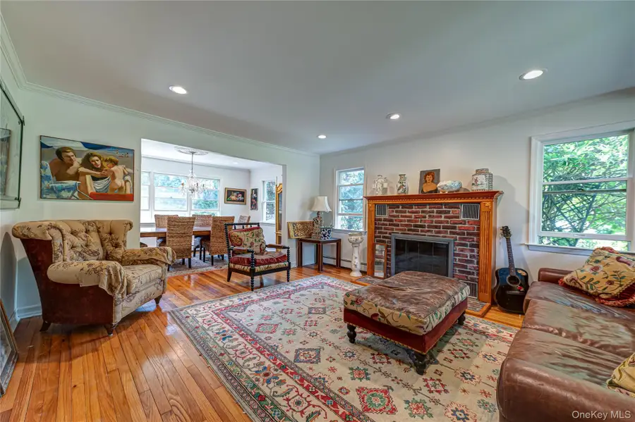 253 Melbury Road, Babylon, NY 11702 - #3