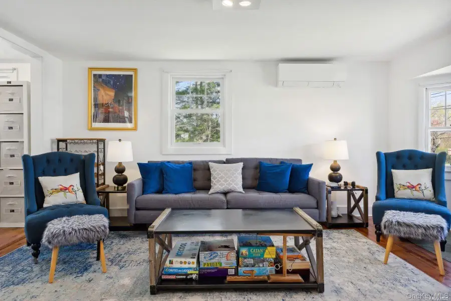 94 E Bay Avenue, Hampton Bays, NY 11946 - #3