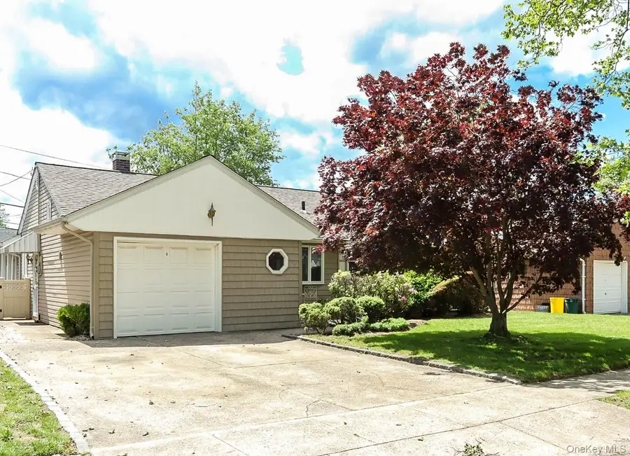 32 Sycamore Road, Valley Stream, NY 11581 - #2