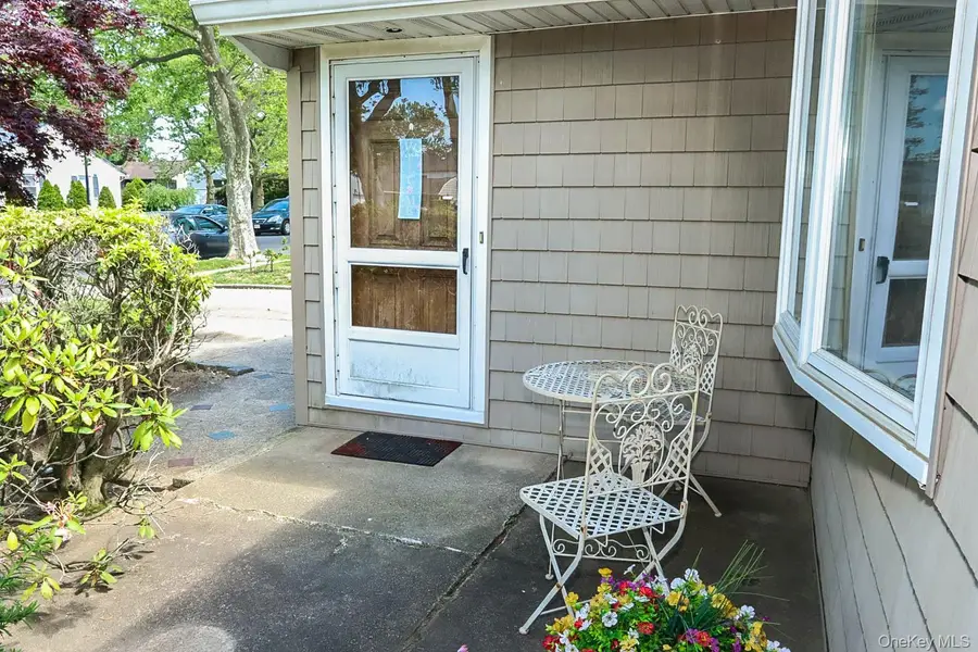 32 Sycamore Road, Valley Stream, NY 11581 - #3