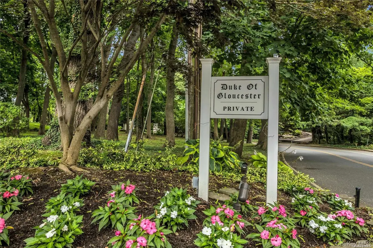 22 Duke Of Gloucest, Manhasset, NY 11030 - #1