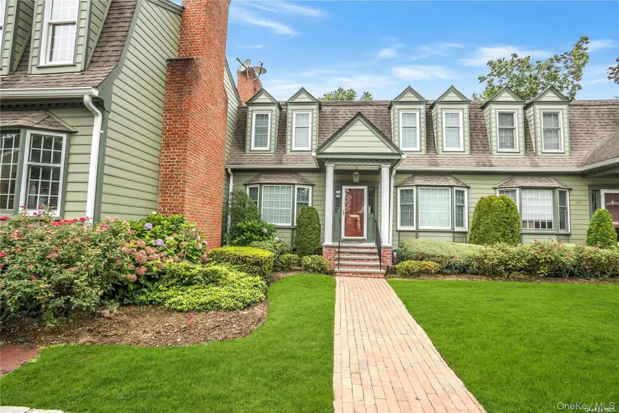 22 Duke Of Gloucest, Manhasset, NY 11030 - #2